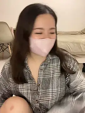 Snapshot of NATSUMI00 chatting on 12.18.25 NATSUMI00 online show from 12.18.25