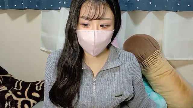 Snapshot of Ema-- chatting on 12.04.25 Ema-- online show from 12.04.25