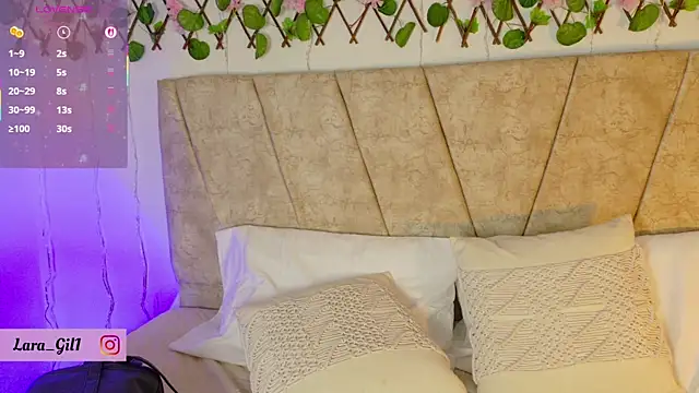 LaraGiil online show from 09.19.25