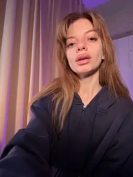 Snapshot of mari__papi chatting on 12.20.25 mari papi online show from 12.20.25