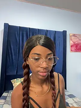 Snapshot of MarianRosse chatting on 12.17.25 MarianRosse online show from 12.17.25