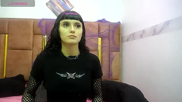 Snapshot of XBODTRIIPX chatting on 10.28.25 XBODTRIIPX online show from 10.28.25