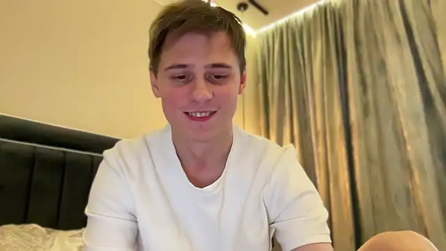 Snapshot of Tyler_Garner chatting on 11.01.25 Tyler Garner online show from 11.01.25