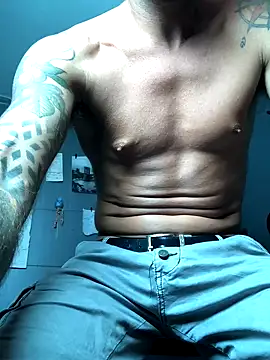 Snapshot of MatteoDom85 chatting on 09.25.25 MatteoDom85 online show from 09.25.25