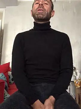 Snapshot of MatteoDom85 chatting on 10.04.25 MatteoDom85 online show from 10.04.25