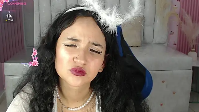 Snapshot of bella_vibess_s chatting on 11.06.25 bella vibess s online show from 11.06.25