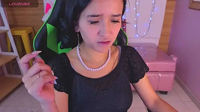 Snapshot of bella_vibess_s chatting on 02.24.26 bella vibess s online show from 02.24.26