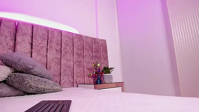 Ambeer fox  online show from 04.15.26