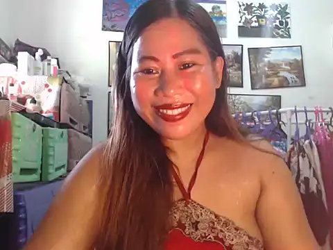 Snapshot of filipina_beauty chatting on 10.18.25 filipina beauty online show from 10.18.25