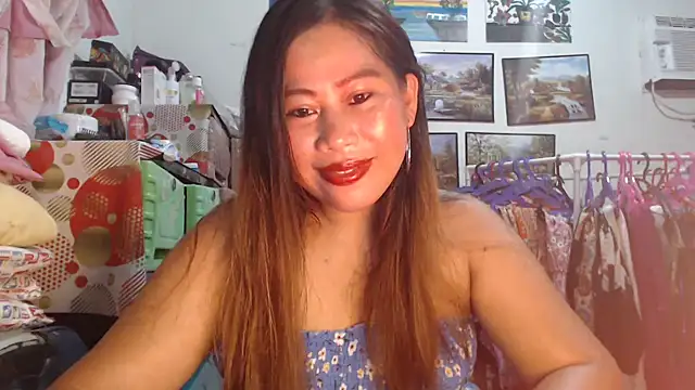 Snapshot of filipina_beauty chatting on 10.18.25 filipina beauty online show from 10.18.25