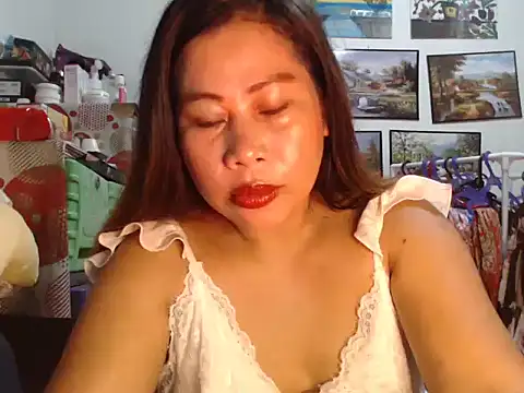 Snapshot of filipina_beauty chatting on 10.21.25 filipina beauty online show from 10.21.25