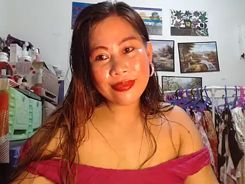 Snapshot of filipina_beauty chatting on 10.25.25 filipina beauty online show from 10.25.25