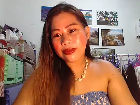 Snapshot of filipina_beauty chatting on 10.28.25 filipina beauty online show from 10.28.25