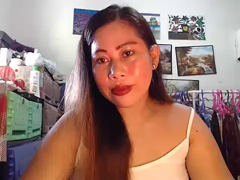 Snapshot of filipina_beauty chatting on 11.30.25 filipina beauty online show from 11.30.25