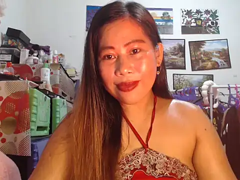 Snapshot of filipina_beauty chatting on 12.14.25 filipina beauty online show from 12.14.25
