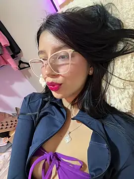 Snapshot of Min_junn chatting on 10.07.25 Min junn online show from 10.07.25