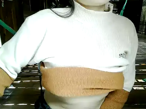 Snapshot of SuhyoCii chatting on 12.02.25 SuhyoCii online show from 12.02.25