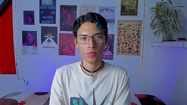 Snapshot of Michael_blue01 chatting on 12.16.25 Michael blue01 online show from 12.16.25