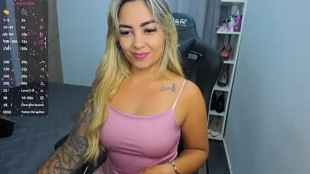 Snapshot of NicolPorto chatting on 09.21.25 NicolPorto online show from 09.21.25