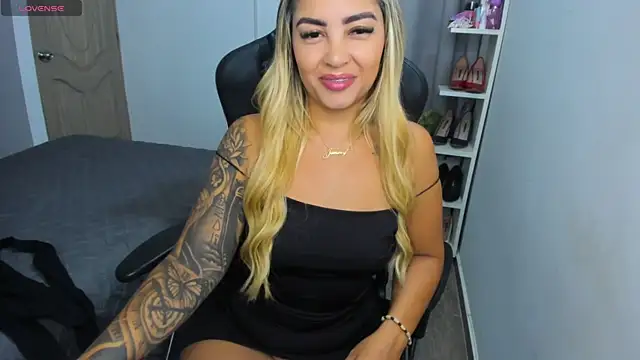 Snapshot of NicolPorto chatting on 09.22.25 NicolPorto online show from 09.22.25