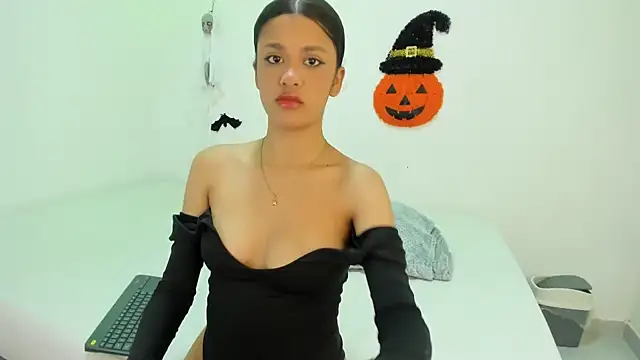 Snapshot of Sexy777Couple chatting on 10.28.25 Sexy777Couple online show from 10.28.25