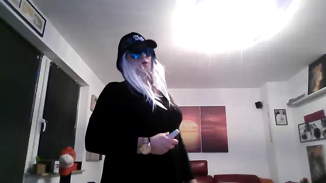 hellgirl1980 online show from 09.30.25