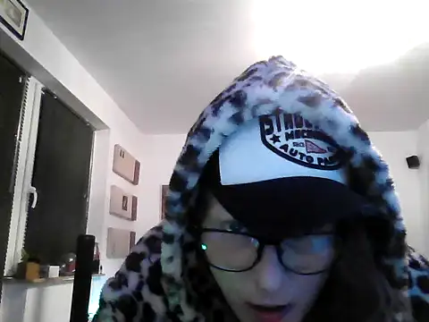 hellgirl1980 online show from 10.10.25