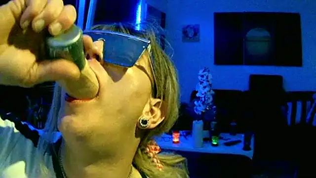 hellgirl1980 online show from 11.11.25