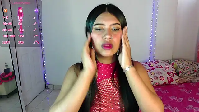 NiaFoxx online show from 10.18.25