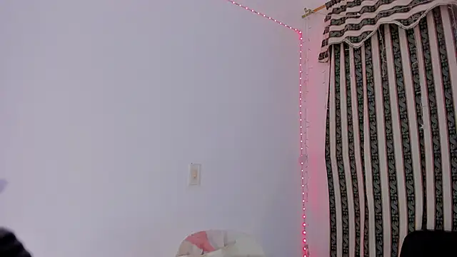 Snapshot of roselyn_caprice chatting on 02.19.26 roselyn caprice online show from 02.19.26