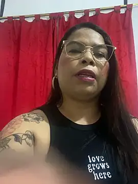 Snapshot of roselyn_caprice chatting on 02.23.26 roselyn caprice online show from 02.23.26