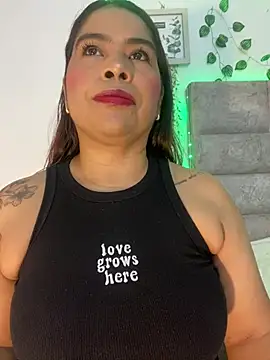 Snapshot of roselyn_caprice chatting on 06.04.26 roselyn caprice online show from 06.04.26