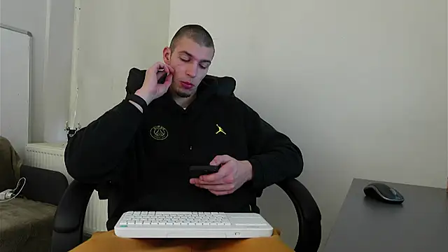 Snapshot of Ryan_Dozer chatting on 11.08.25 Ryan Dozer online show from 11.08.25