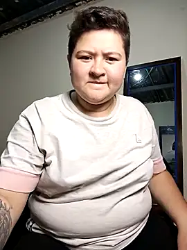 Snapshot of Noha_Whiitee chatting on 10.22.25 Noha Whiitee online show from 10.22.25