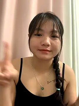 Snapshot of Emlyly-18 chatting on 09.09.25 Emlyly-18 online show from 09.09.25