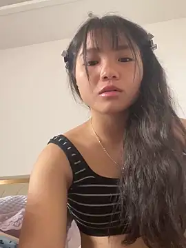 Snapshot of Emlyly-18 chatting on 09.14.25 Emlyly-18 online show from 09.14.25