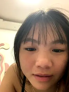 Snapshot of Emlyly-18 chatting on 09.16.25 Emlyly-18 online show from 09.16.25