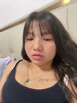 Snapshot of Emlyly-18 chatting on 09.18.25 Emlyly-18 online show from 09.18.25