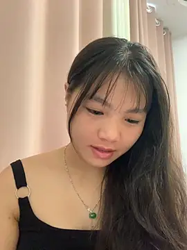 Snapshot of Emlyly-18 chatting on 09.19.25 Emlyly-18 online show from 09.19.25