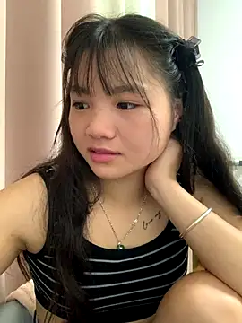 Snapshot of Emlyly-18 chatting on 09.20.25 Emlyly-18 online show from 09.20.25