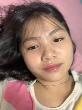 Snapshot of Emlyly-18 chatting on 09.24.25 Emlyly-18 online show from 09.24.25