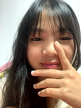 Snapshot of Emlyly-18 chatting on 09.25.25 Emlyly-18 online show from 09.25.25