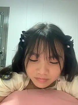 Snapshot of Emlyly-18 chatting on 09.26.25 Emlyly-18 online show from 09.26.25