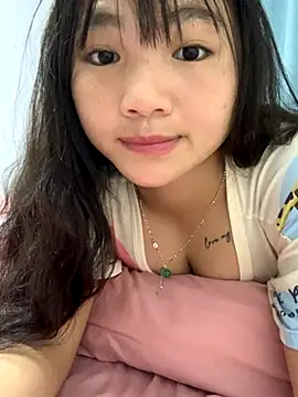 Snapshot of Emlyly-18 chatting on 10.02.25 Emlyly-18 online show from 10.02.25