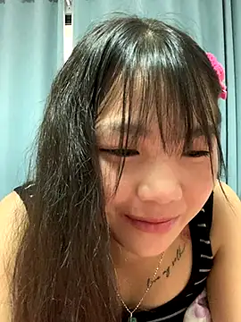 Snapshot of Emlyly-18 chatting on 10.05.25 Emlyly-18 online show from 10.05.25