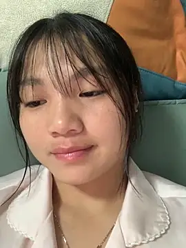 Snapshot of Emlyly-18 chatting on 10.09.25 Emlyly-18 online show from 10.09.25