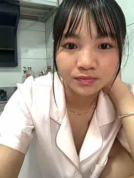 Snapshot of Emlyly-18 chatting on 10.15.25 Emlyly-18 online show from 10.15.25