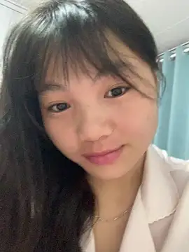 Snapshot of Emlyly-18 chatting on 10.18.25 Emlyly-18 online show from 10.18.25