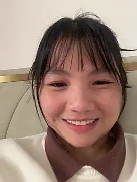 Snapshot of Emlyly-18 chatting on 10.20.25 Emlyly-18 online show from 10.20.25