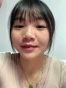 Snapshot of Emlyly-18 chatting on 11.01.25 Emlyly-18 online show from 11.01.25